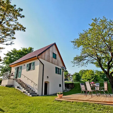 Loni Villa