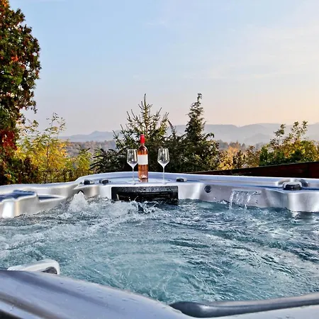 Loni Villa *