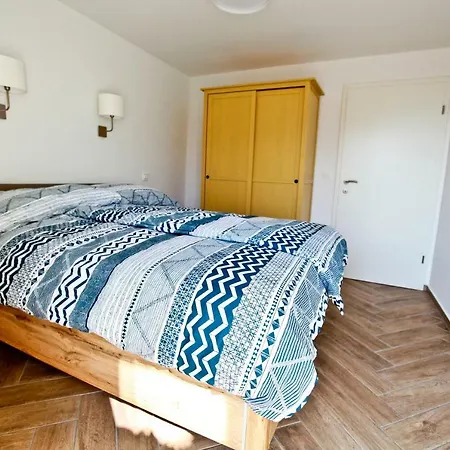 Loni Villa